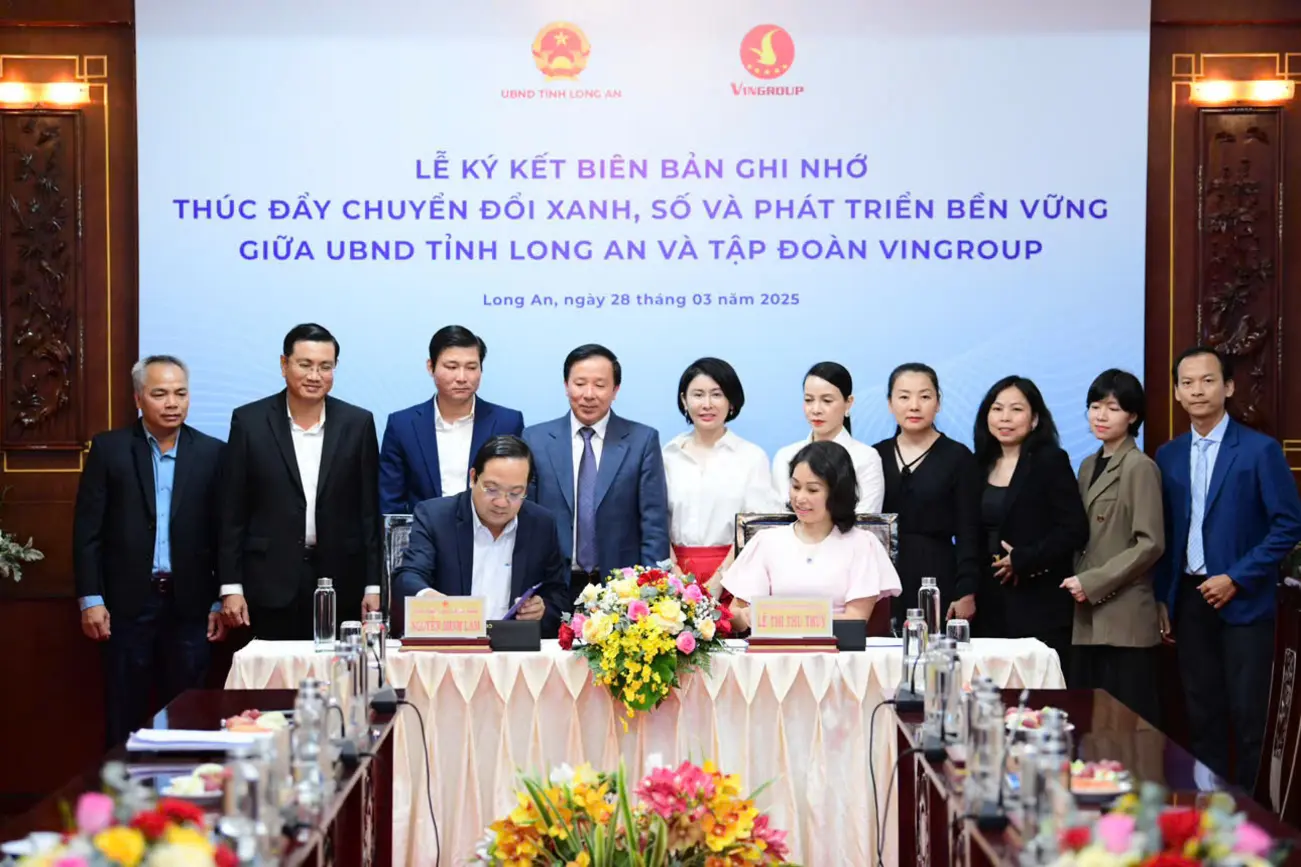 Đại diện tỉnh Long An và Vingroup ký biên bản hợp tác phát triển bền vững và Vinhomes Green City Long An.