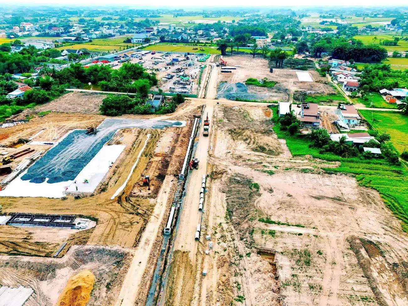 Tiến độ san lấp mặt bằng và thi công hạ tầng giai đoạn 1 của dự án Vinhomes Green City.